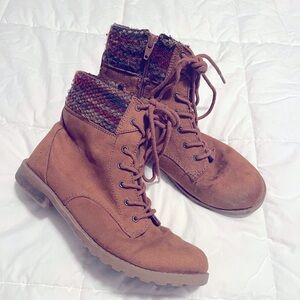 American Eagle Suede Boot Size 6